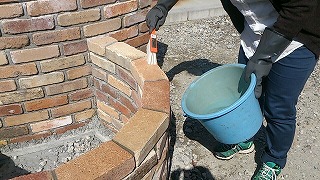レンガの白華を酸洗い エクステリア工房 庭匠館 長岡店 レンガの白華を酸洗い エクステリア工房 庭匠館 長岡店