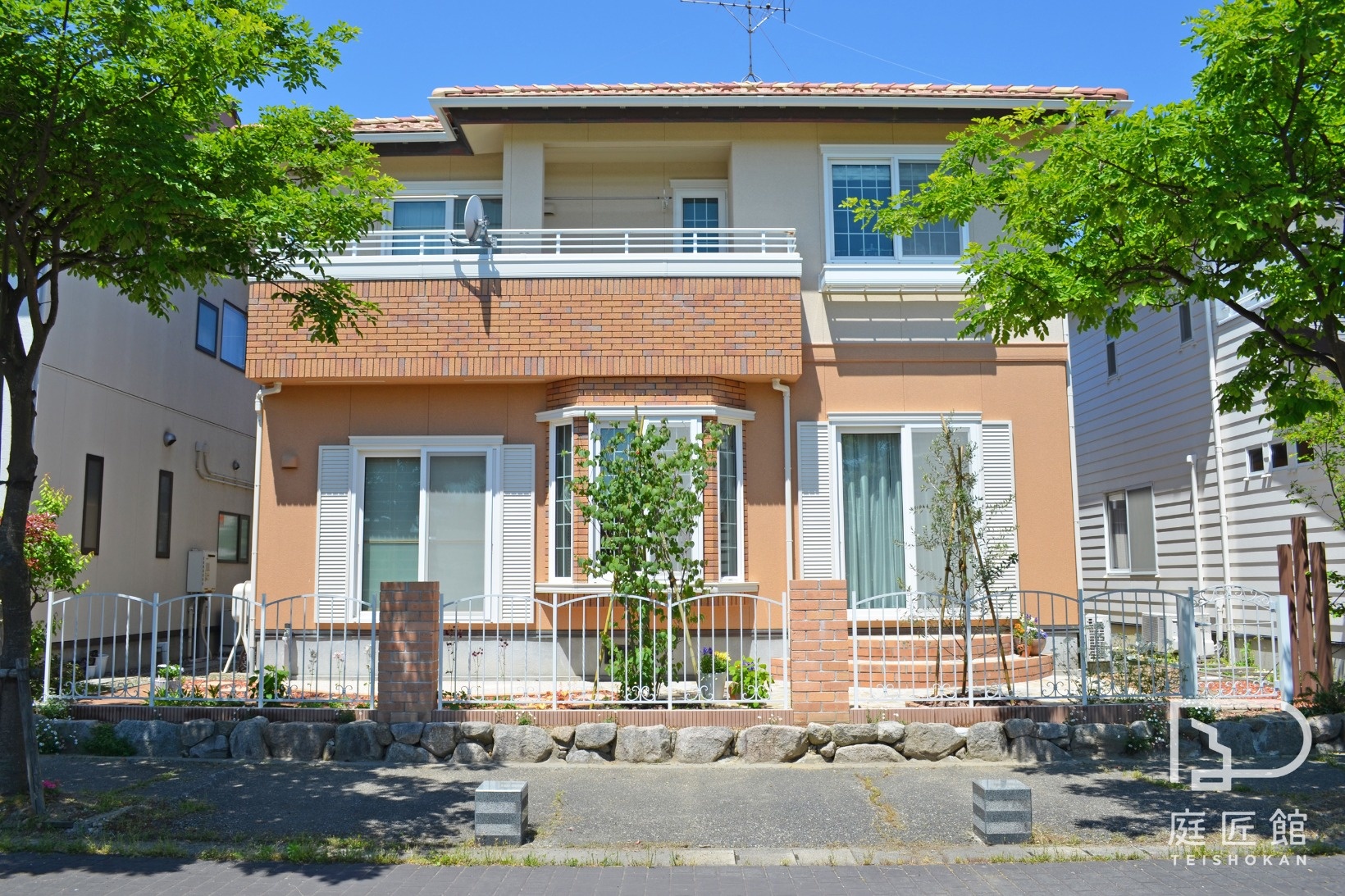 レンガと鋳物フェンスで作る洋風ガーデン 新潟市k様邸 庭 施工事例 エクステリア工房庭匠館