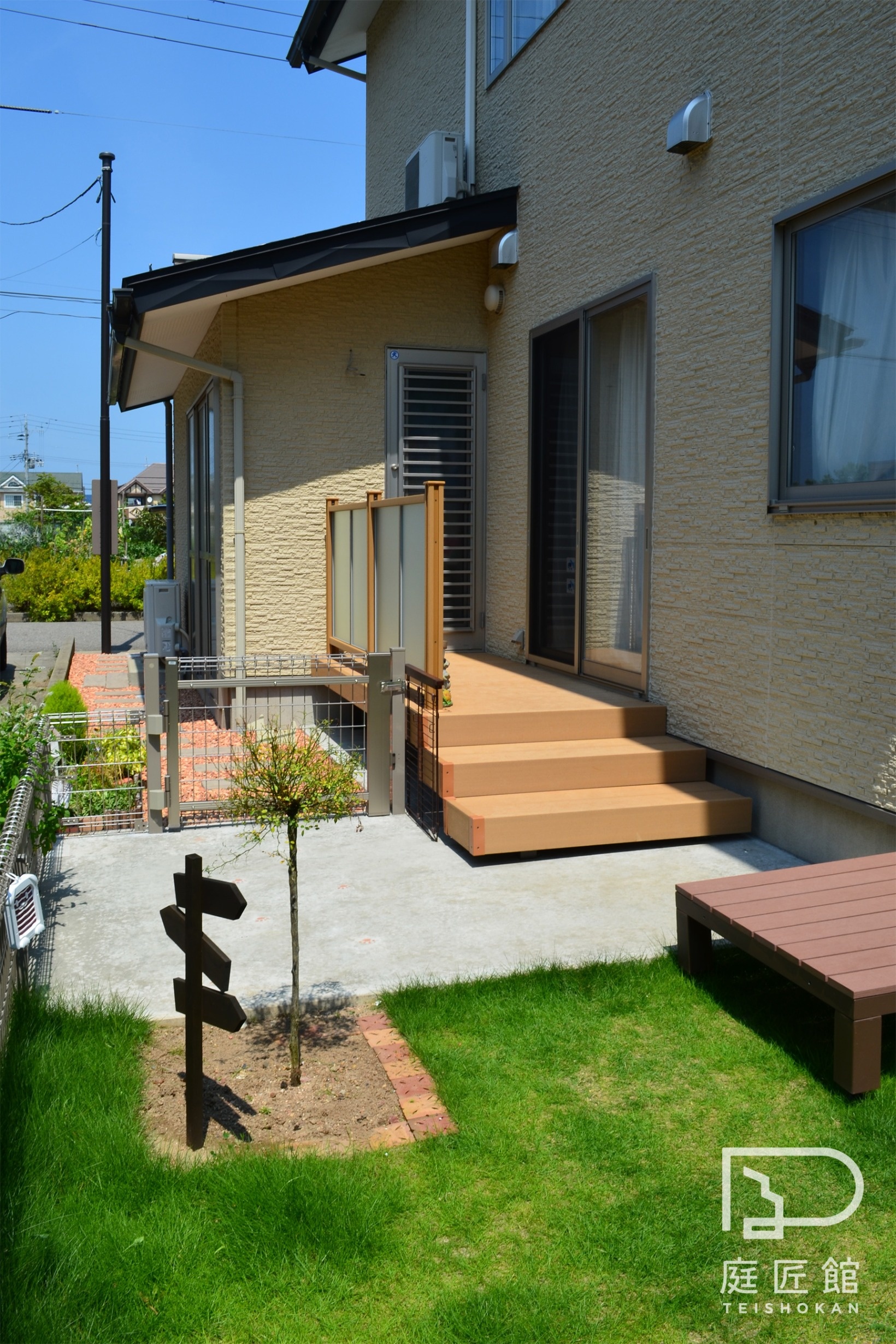 ドッグランの広い芝生のお庭と3色のレンガがかわいいエクステリア 新潟市k様邸 庭 施工事例 エクステリア工房庭匠館