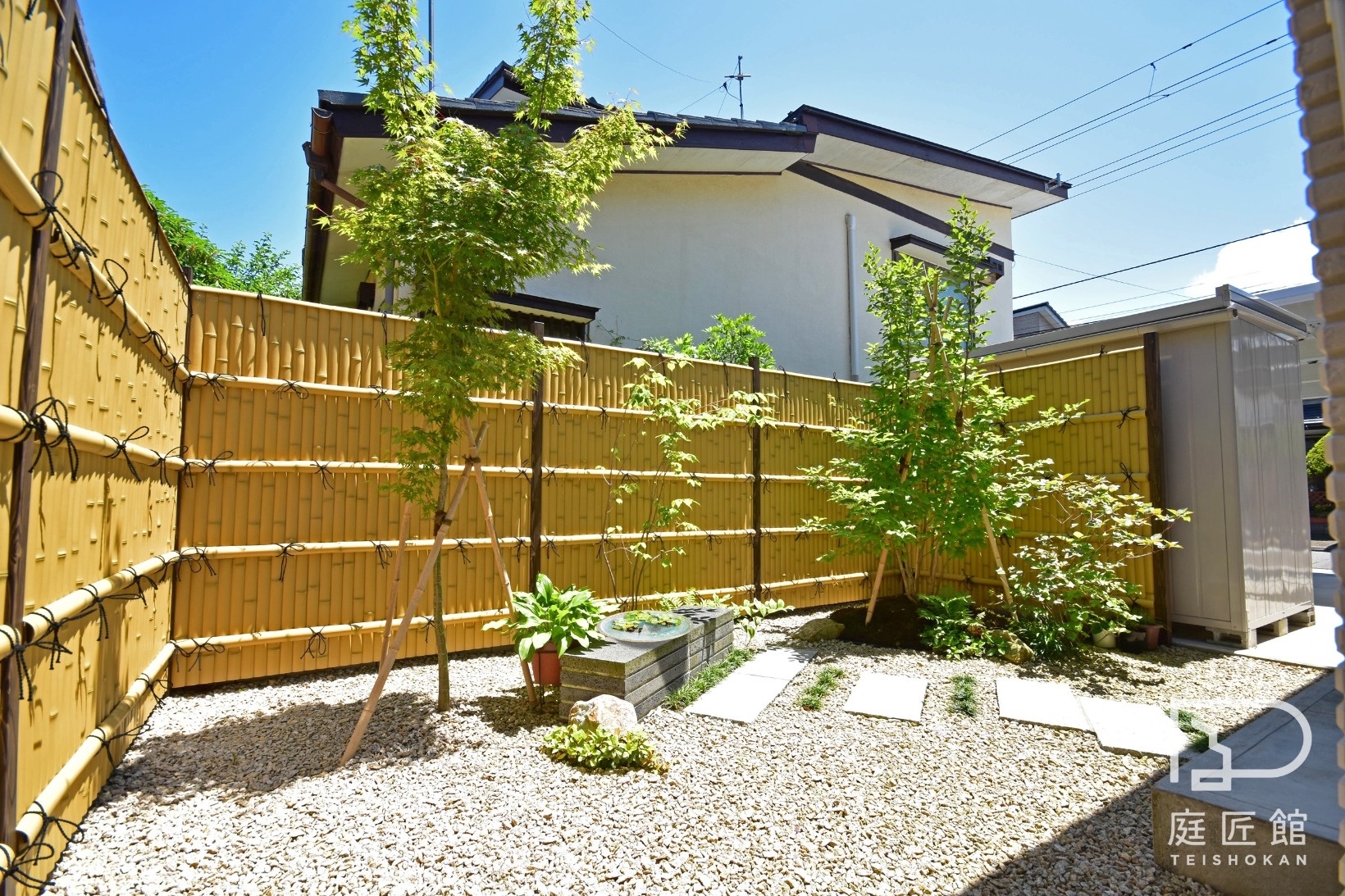 木調素材でラインを強調したナチュラルモダンエクステリア 新潟市m様邸 新築 施工事例 新潟の外構 庭 エクステリア エクステリア工房 庭匠館