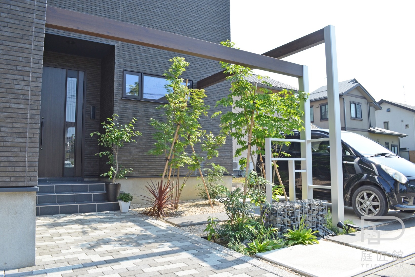 デザインフレームと植栽で彩る印象的なエクステリア 新潟市w様邸 新築 施工事例 エクステリア工房庭匠館