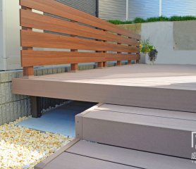 樹脂デッキでくつろぐローメンテナンスの庭｜新潟市K様邸